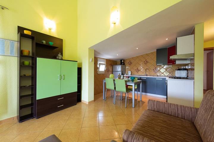Apartamento entero, Ferienwohnung in Vinišće mit Balkon, Klimaanlage, W-Lan, Waschmaschine (4753-3) in Vinisce, Condado de Split-Dalmacia