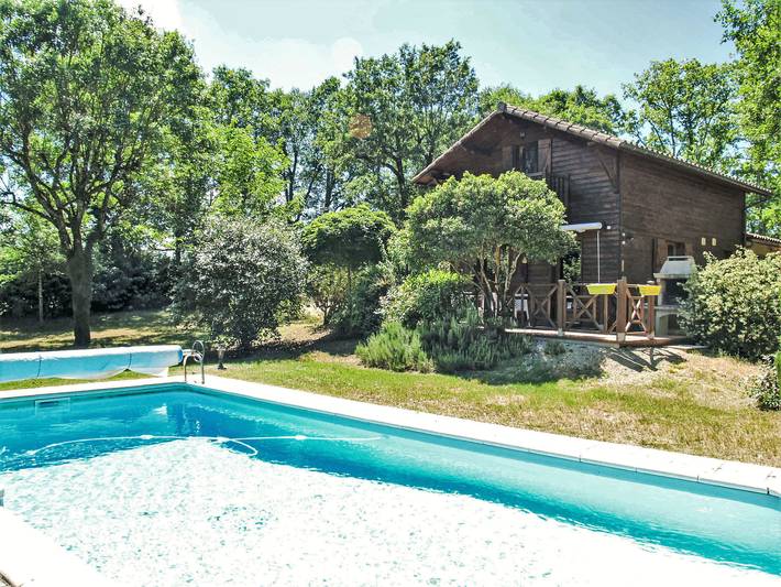 Location de vacances pour 9 personnes, avec vue ainsi que jardin et terrasse, animaux acceptés à Loupiac (Lot)