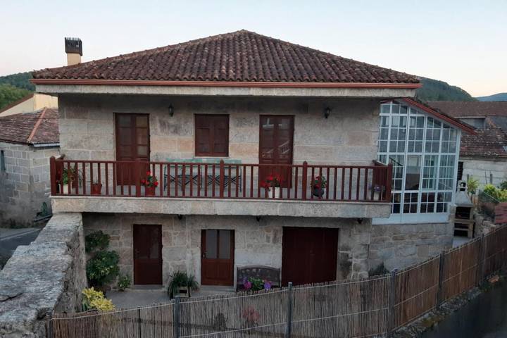 Casa de vacaciones para 10 personas, con vistas y jardín, Se admiten mascotas en Provincia de Orense