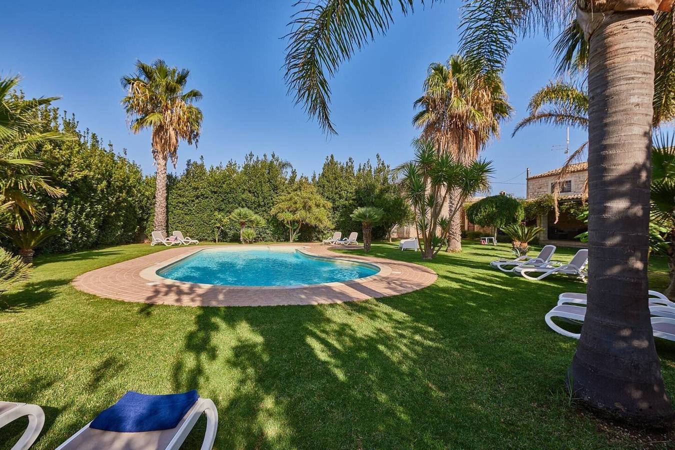 Villa 'Antica Aia Con Piscina' with Private Pool, Wi-Fi and Air Conditioning in Scicli, Ragusa provins