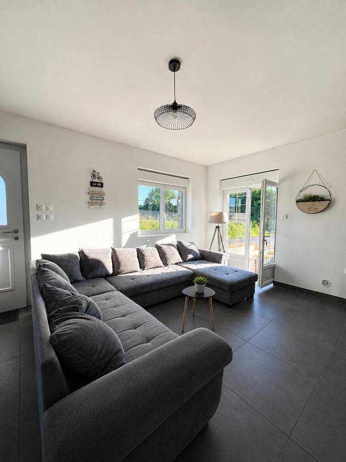 Location de vacances pour 8 personnes, avec Terrasse et Jardin à Thiembronne