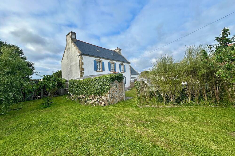 La Petite Maison du Cap\nauthentic Cap house located near the ocean in Cléden-Cap-Sizun, Iroise
