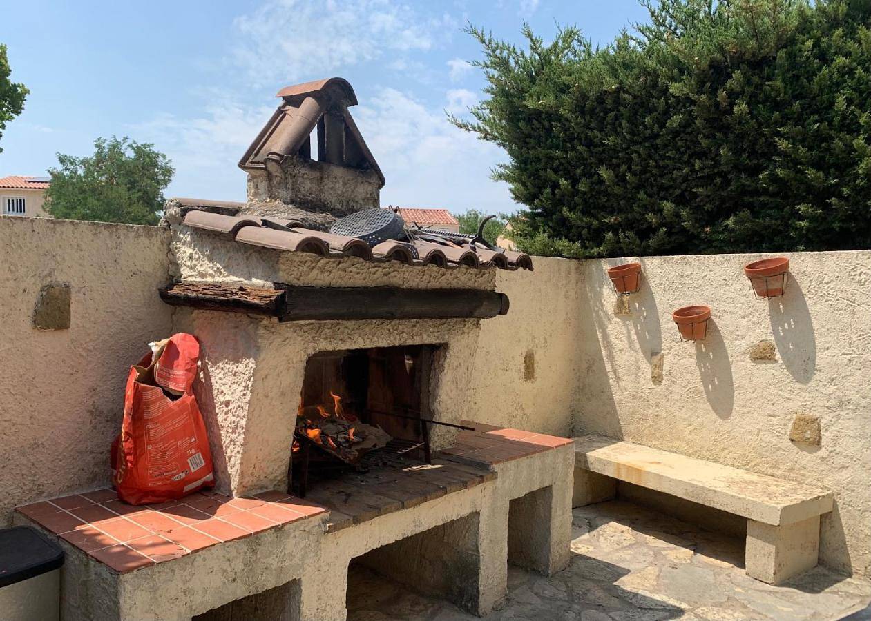 Appartement entier, Ravissant logement avec jacuzzi in Lançon-Provence, Côte méditerranéenne (France)