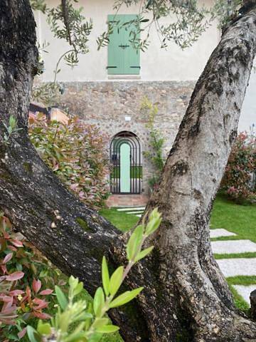 Le Logge del Garda in San Felice del Benaco, Prealpi Gardesane