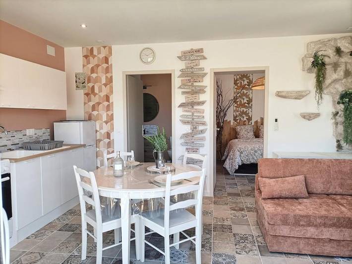 Gîte pour 4 personnes, avec Terrasse à Creys-Mépieu