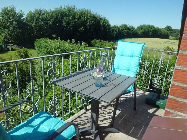 Ferienwohnung für 3 Personen, mit Balkon und Garten sowie Ausblick, kinderfreundlich in Hasselberg
