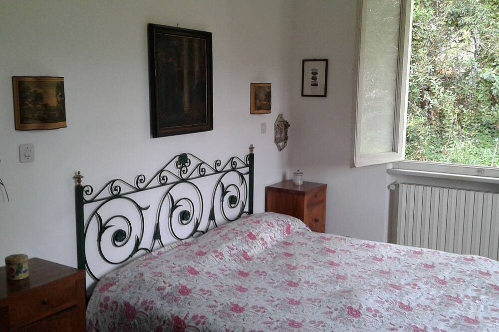 Les grandes années 60 villa avec un grand jardin, à deux pas de pierre de la mer. in Massa (Italie), Riviera Italienne