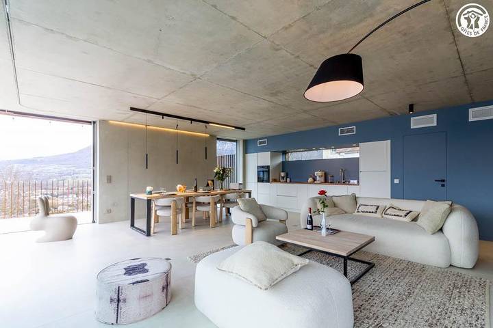 Gîte pour 4 personnes, avec sauna ainsi que terrasse et jacuzzi