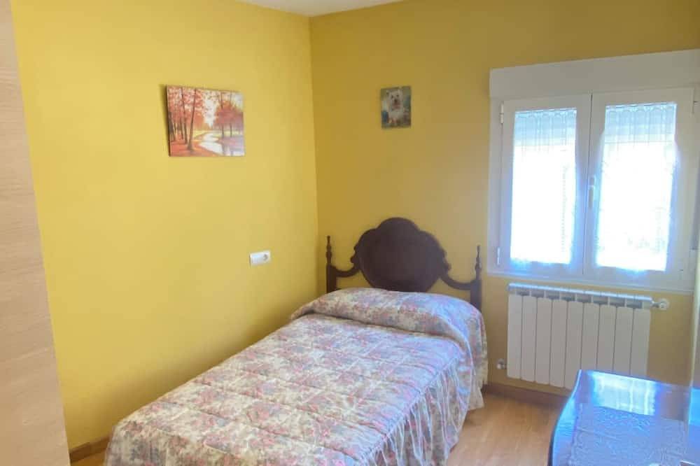 Matachana House in Castropodame, Cordillera Cantábrica