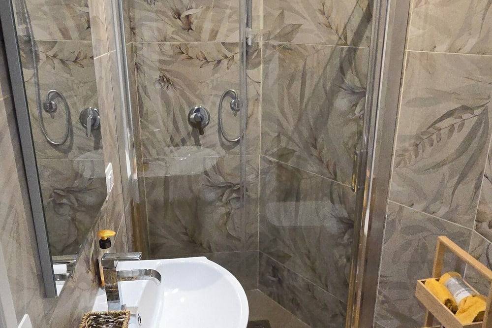 Ganze Wohnung, Jungle Sunshine Apartment new one-bedroom apartment with balconies, view and wifi, downtown area in Alessandria, Alessandria (Gemeinde)