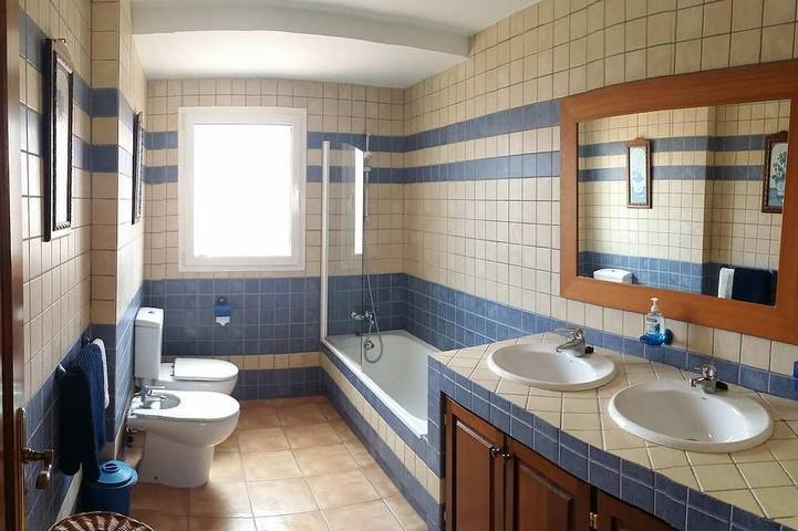 Villa de lujo de 2 dormitorios con piscina privada climatizada y WiFi gratis in Bajo del Medio (La Oliva), La Oliva
