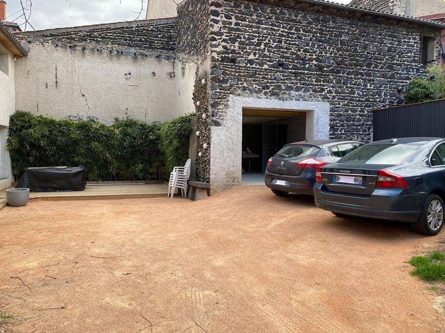 Bienvenue à la Villa Plagnal Classée 3 étoiles in Aubière, Parc naturel régional des Volcans d'Auvergne