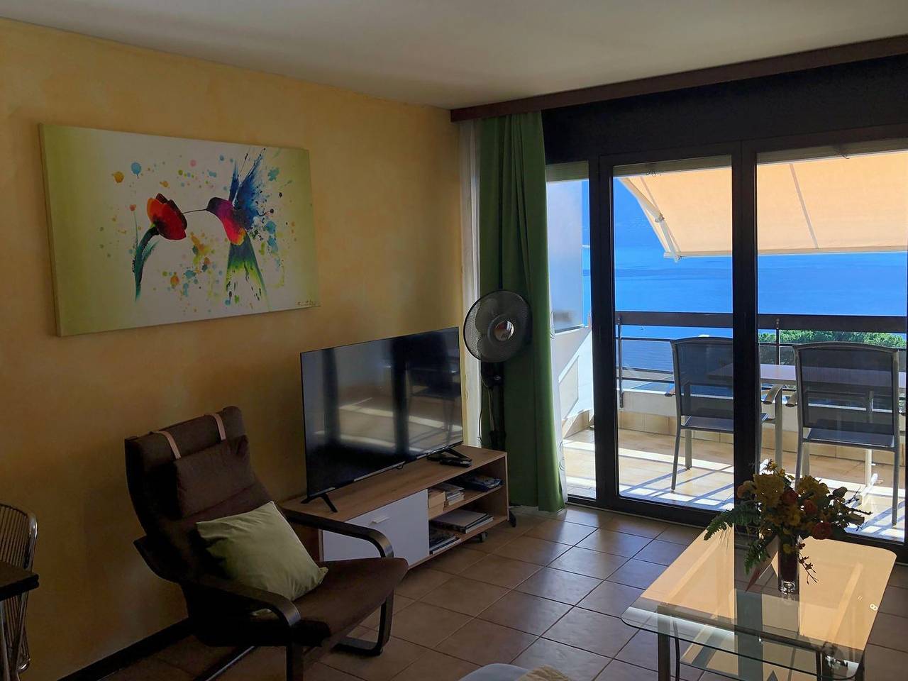 Ganze Wohnung, Casa Rivapiana: 1,5-Zimmerwohnung mit außergewöhnlichem Seeblick und Balkon in Muralto, Tessiner Alpen