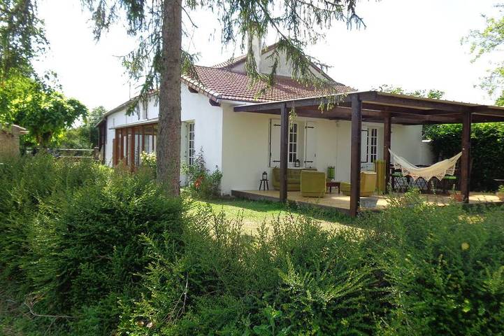 Location de vacances pour 10 personnes, avec jardin et terrasse, animaux acceptés dans Thénezay