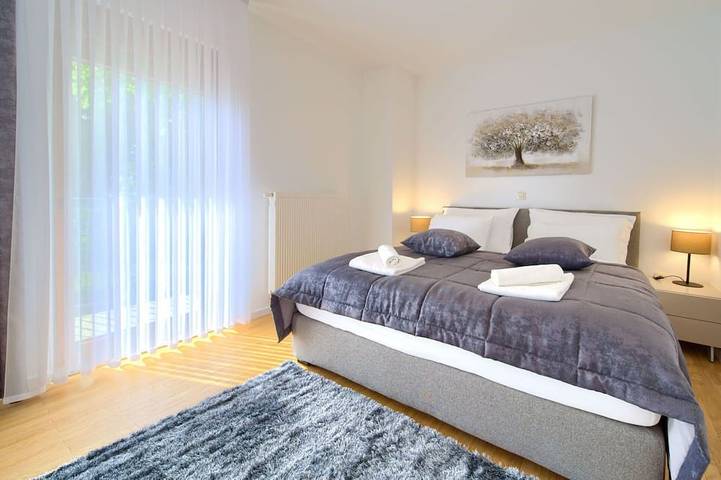 Schönes alleinstehendes Ferienhaus mit privatem Pool, Klimaanlage,  W-Lan, Whirlpool, Tv, Terrasse in Sveti Juraj, Naturpark Velebit