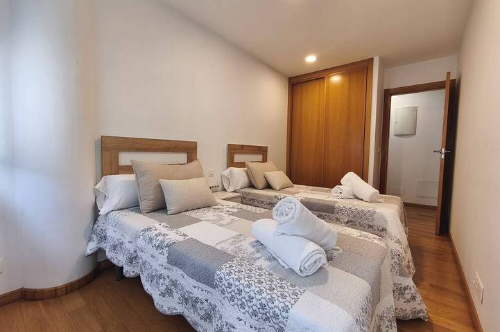 Appartement entier, Apartamento 1 min de la playa con vistas a la montaña in Praia de Vilariño (Cangas), Cangas