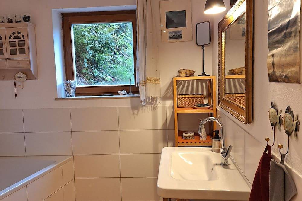 Apartamento inteiro, Your dream apartment with its own private garden ~ Children and pets welcome in Lipburg, Badenweiler