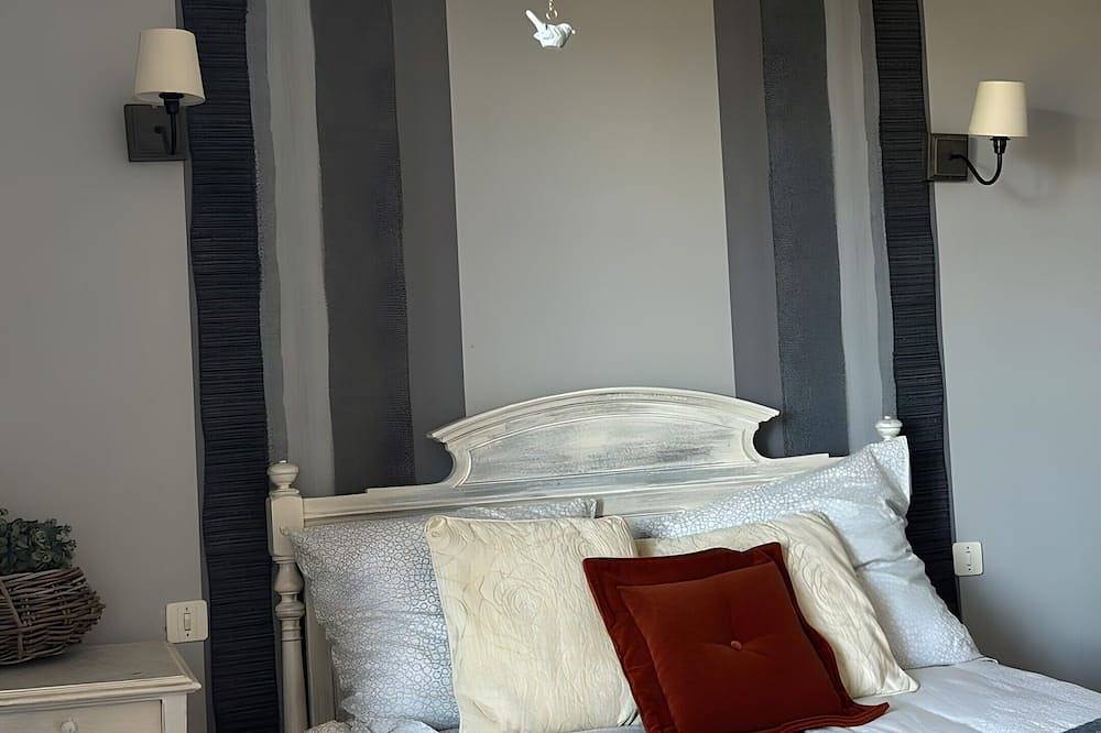 Chambre d’hôtes « La Chambre Marcelle “La Parenthèse” » avec vue montagne, jardin partagé et Wi-Fi in Folles, Région de Bellac