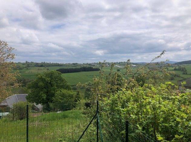 Gîte pour 8 personnes, avec jardin dans Lieutadès