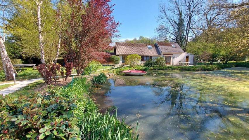 Cottage pour 2 personnes, avec jardin ainsi que vue et terrasse à Blaru