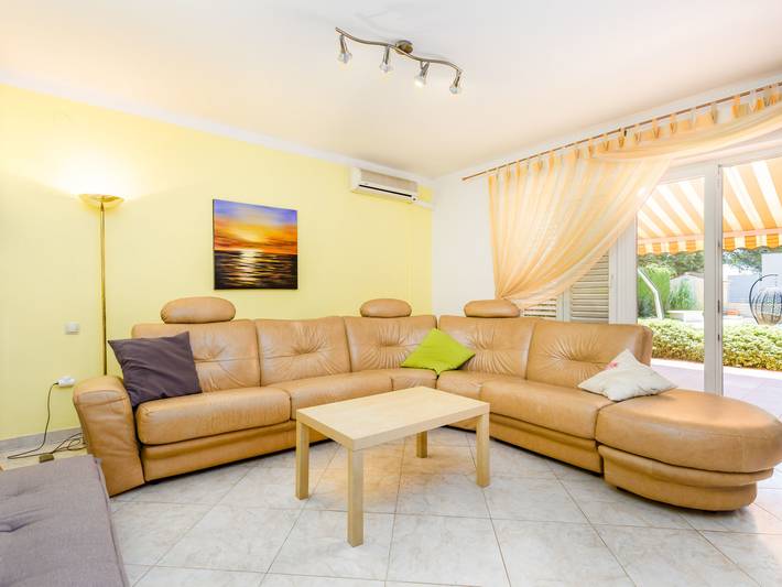 Ferienwohnung für 6 Personen, mit Garten und Pool sowie Terrasse in Peroj - 2