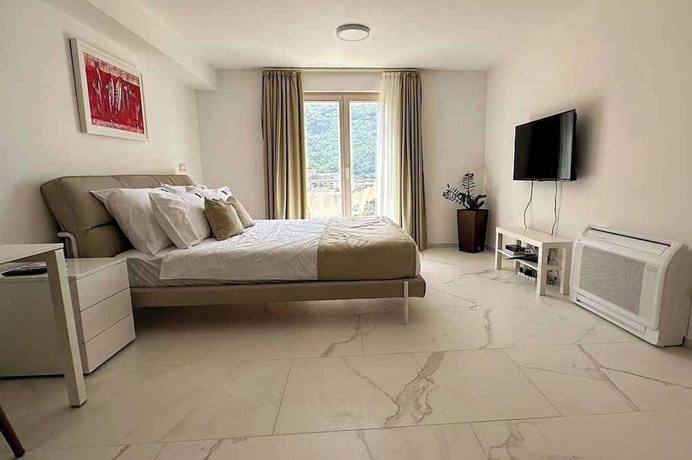 Uphill 2 Bdr Ap With Sea View in Budva, Opština Budva