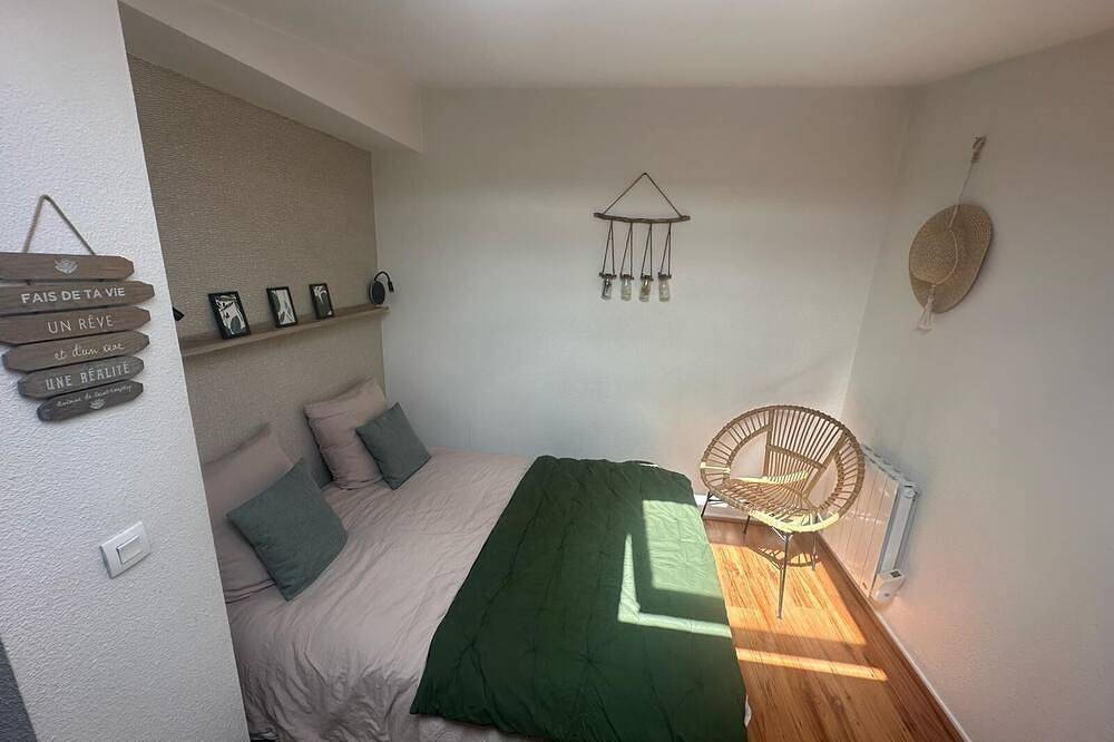 Entire apartment, Nice duplex in quiet Grenoble suburb, 10 minutes from campus in Gières, Isère