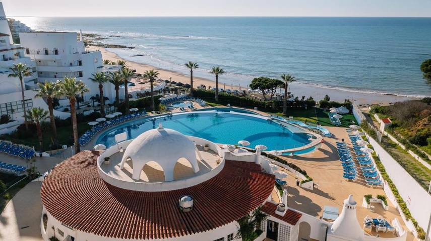 Aparthotel para 2 pessoas, com piscina e piscina infantil e ainda jardim em Albufeira
