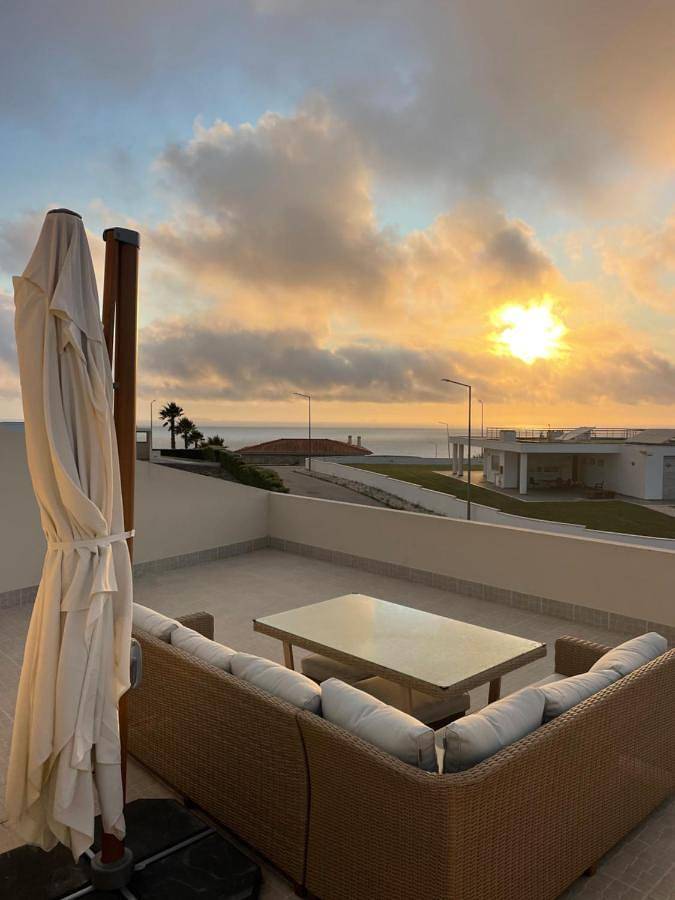 Luxury 6 Bedroom Oceanfront Vila - Sleeps 22 Guests in Foz do Arelho, Leiria distrito
