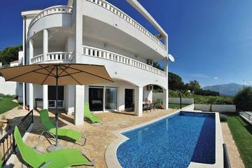 Villa für 12 Personen, mit Whirlpool und Garten, mit Haustier in Split-Dalmatien