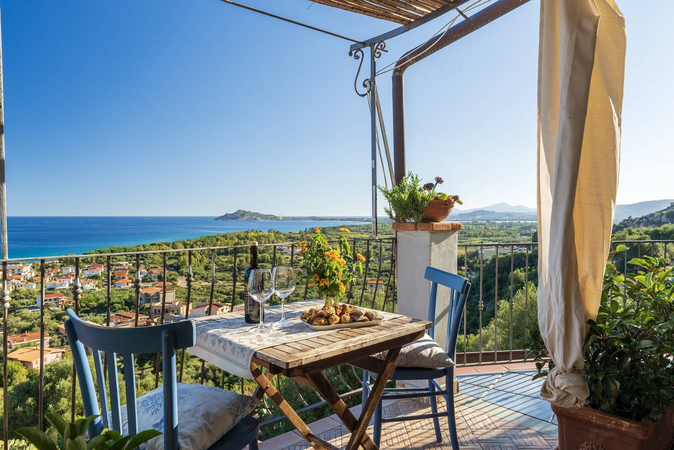 Appartement entier, Appartement 'Vista Mozzafiato' avec vue sur la mer, Wi-Fi et climatisation in Tancau sul Mare, Santa Maria Navarrese