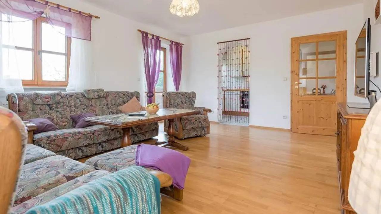 Ganze Ferienwohnung, Ferienwohnung für 6 Personen (75 m²) in Burgkirchen an der Alz in Burgkirchen an der Alz, Landkreis Altötting