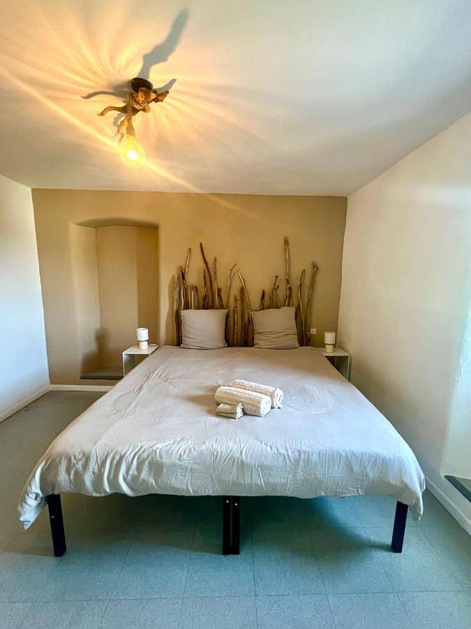 Chambre d’hôte pour 2 personnes, avec vue à Aujac