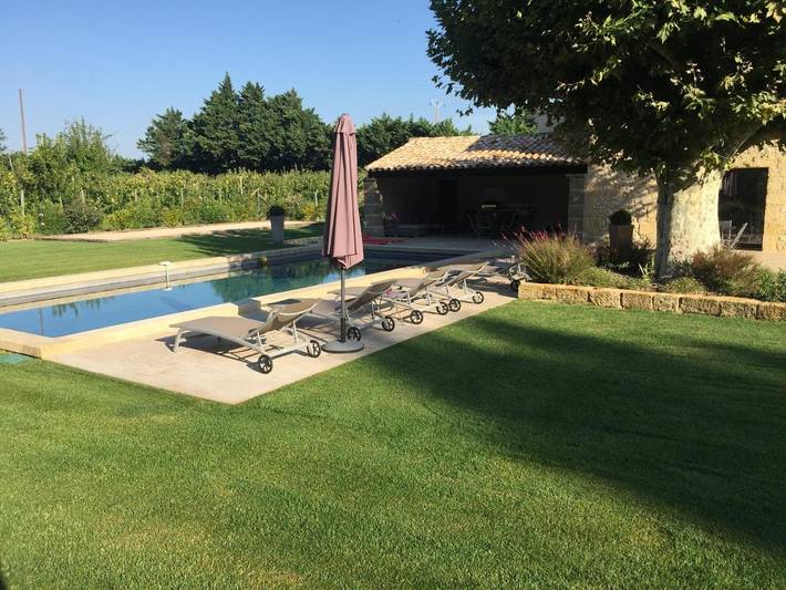 Location de vacances pour 10 personnes, avec jardin et piscine ainsi que vue et terrasse à Le Thor - 4