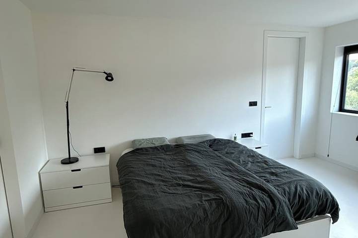 Private Bed and bathroom in house in Huldenberg, Flämisch-Brabant