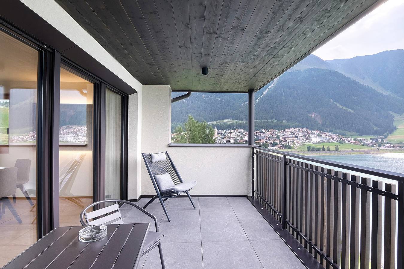 Ganze Wohnung, Residence Froy Wohnung 7 – Seeblick, Whirlpool & Frühstück inklusive in Reschensee, Graun