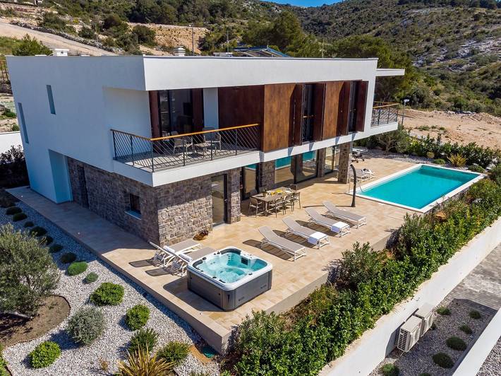 Villa für 10 Personen, mit Balkon/Terrasse und Pool sowie Sauna in Primosten