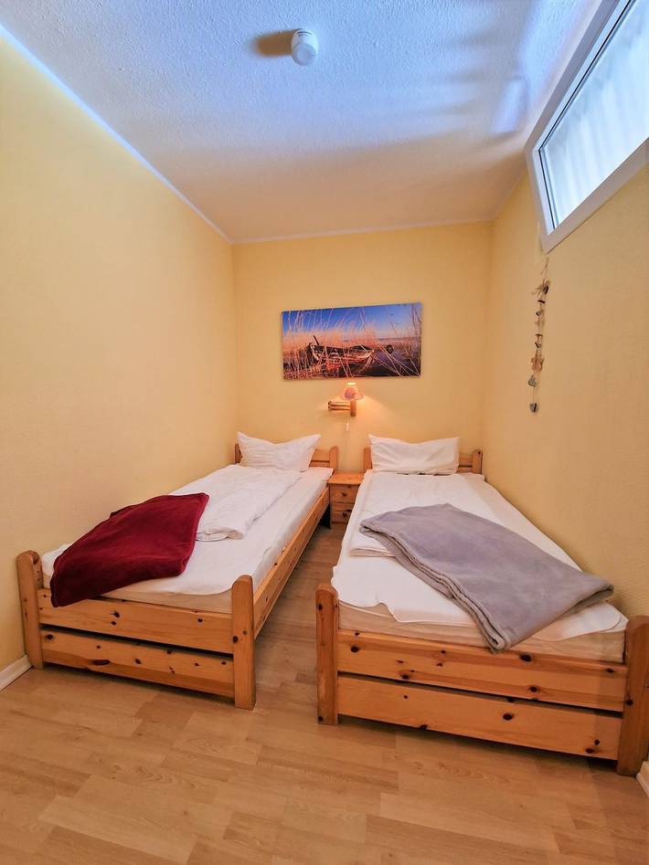 Apartamento entero, Die umgebaute Wohnung mit getrenntem Schlafzimmer (mit Tür) ist komplett mit Laminat ausgelegt. in Heiligenhafen, Distrito de Holstein Oriental