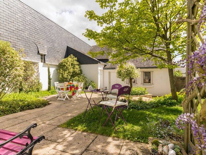 Gîte tranquille avec jardin fleuri, près du Canal de Nantes à Brest, vélos et WiFi inclus in Blain, Châteaubriant y alrededores