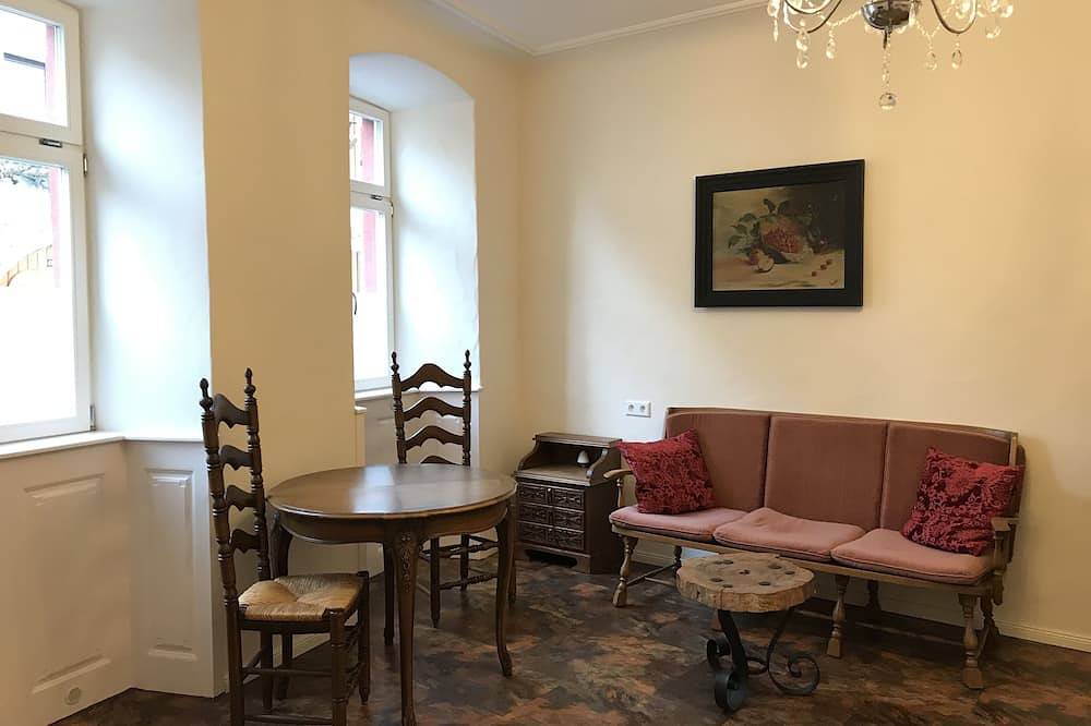 Ganze Wohnung, Ferienwohnung \"Bach\" im Barocker Hof Rhodt in Rhodt unter Rietburg, Südliche Weinstraße