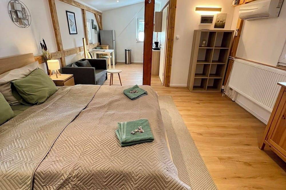 Bungalow mit privaten Whirlpool & Terrasse im Wald in Reinhardtsdorf-Schöna, Elbsandsteingebirge