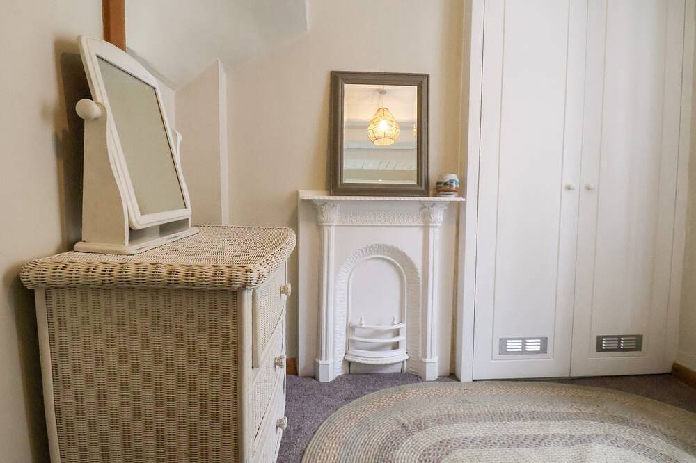 Delft Cottage, pet friendly, with open fire in Robin Hood’s Bay in Robin Hood's Bay, North York Moors National Park