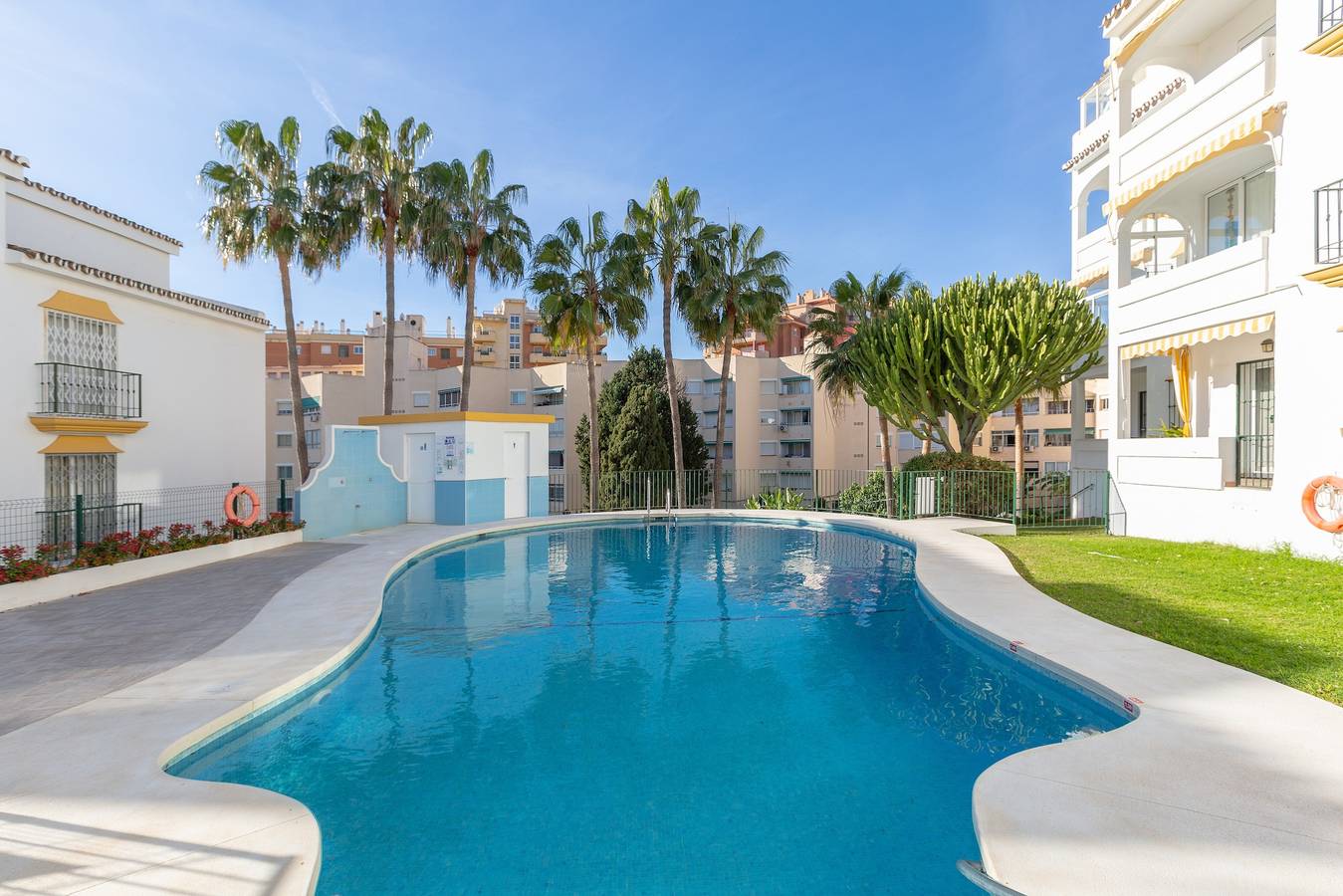 Hel lejlighed, Apartment "Urbanización Casablanca" with Shared Pool, Wi-Fi, A/C, Terrace & Garden in Torreblanca (Fuengirola), Fuengirola