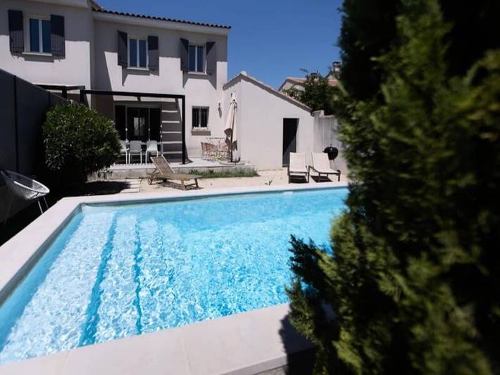 Appartement de vacances pour 4 personnes, avec jardin et piscine, adapté aux familles