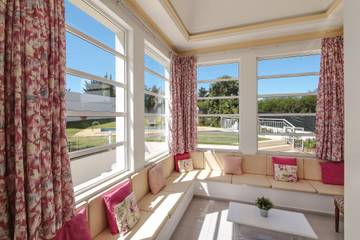 Villa for 6 Guests in Olhos de Água, Faro District, Picture 1