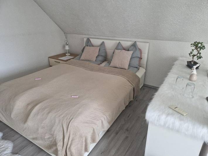 Ferienwohnung für 2 Personen, mit Terrasse und Garten sowie Sauna und Ausblick in Wackersdorf
