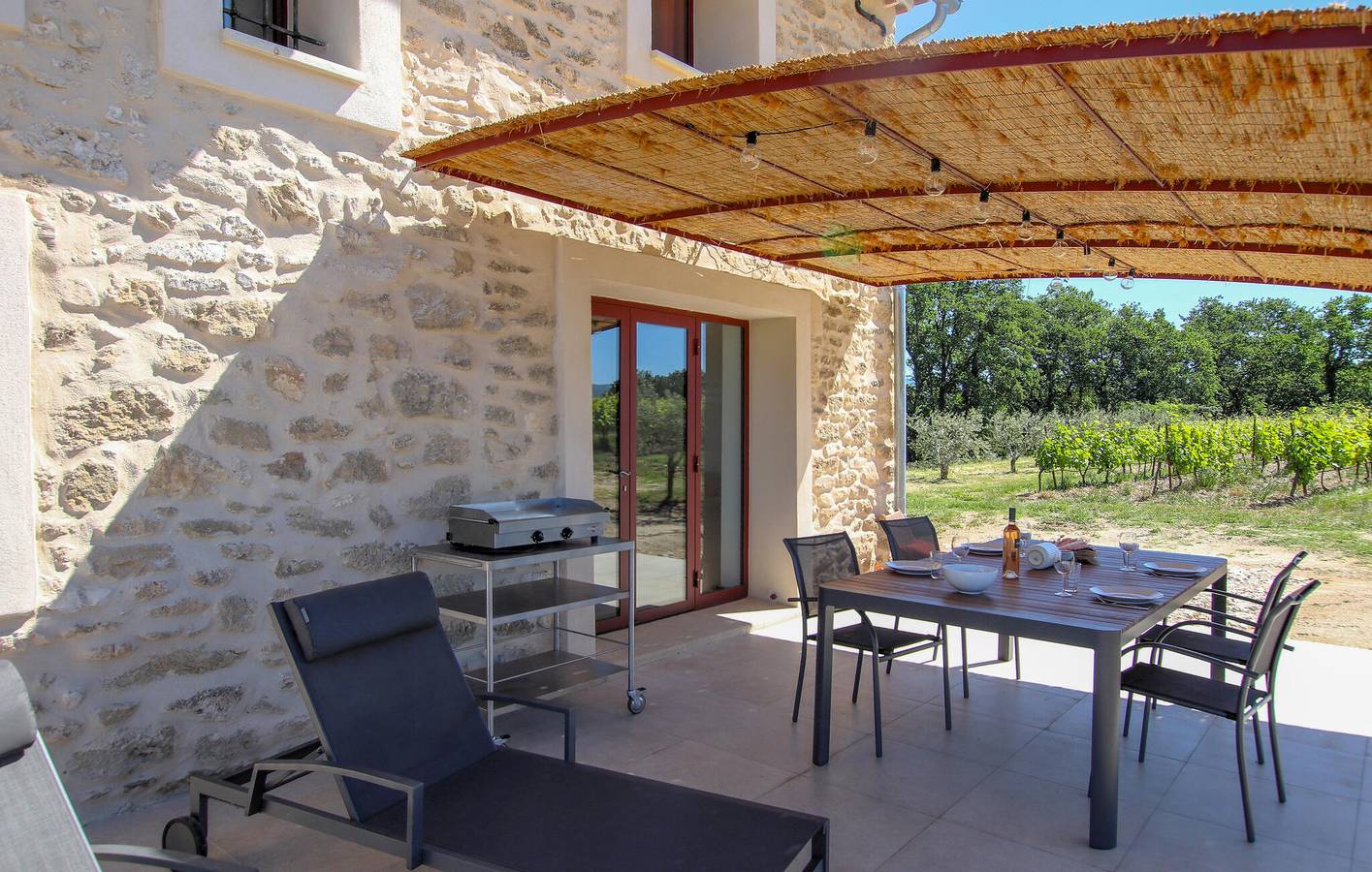 Charmant appartement de deux chambres avec jardin, près de la rivière et des restaurants in Mazan, Parc naturel régional du Mont-Ventoux