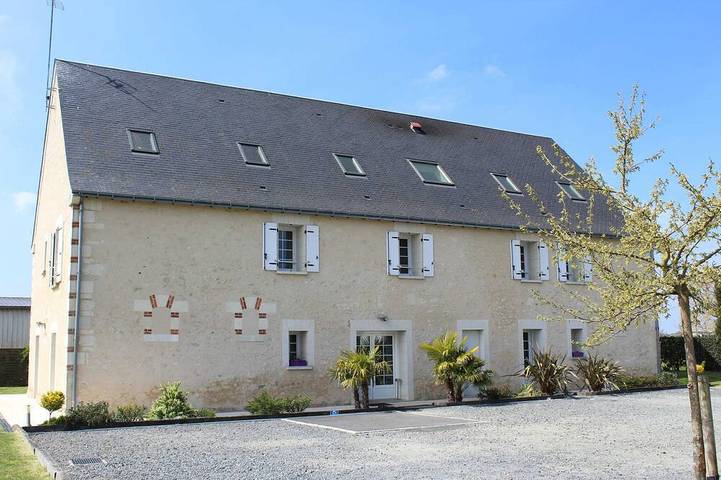 Location de vacances pour 27 personnes, avec jardin à Saint-Épain