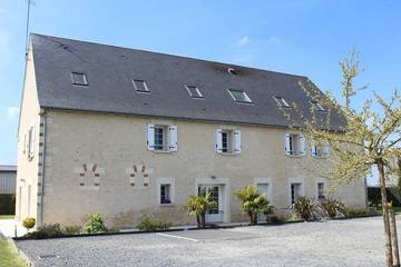 Location de vacances pour 27 personnes, avec jardin à Saint-Épain