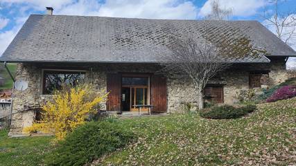 Gîte pour 4 personnes, avec jardin et terrasse à Les Adrets